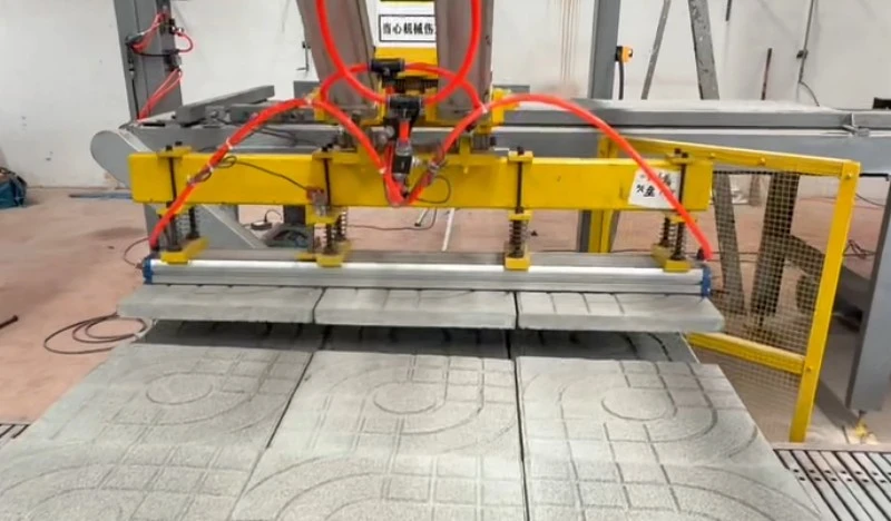 Vacuum Lifter Paver